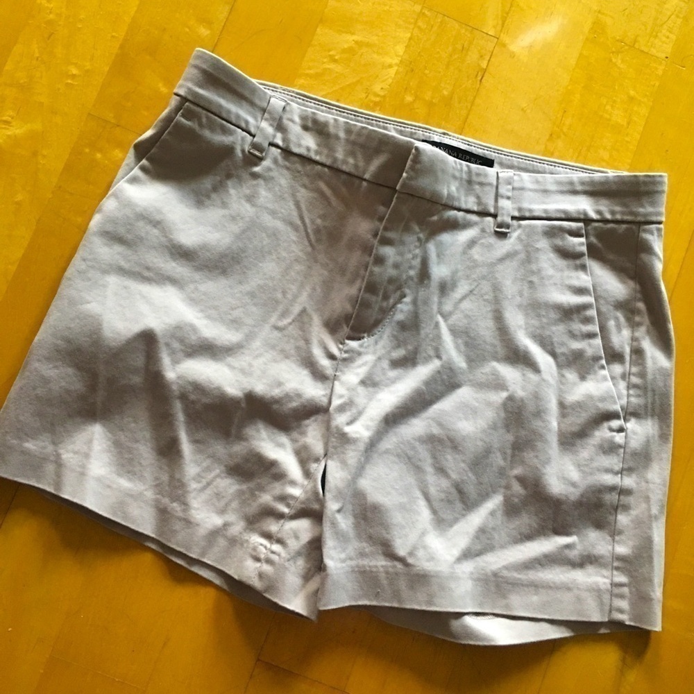 Banana Republic Khaki Tan Mid Rise Shorts Size 0 4 Inch Inseam